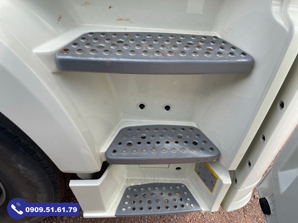 /bac_thang_len_xuong_xe_dau_keo_faw 460hp